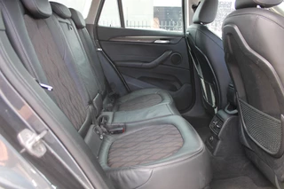 BMW X1 2018 - sDrive18i Automaat Executive X-Line Sportstoelen 18'' NAVI TREKHAAK obrazek 13