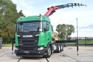 Scania R 2023 - R450 NGS 6x4 + HMF 2320K-RCS (8x) - WINCH - ONLY 49 TKM - RETARDER - 10 TONS FRONT AXLE - SLIDING FIFTH WHEEL - LED LIGHTS - LIKE NEW - te koop