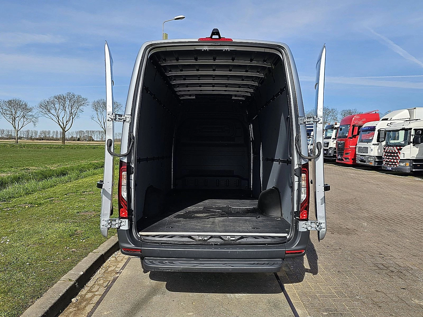 Mercedes-Benz eSprinter 2024 image 12