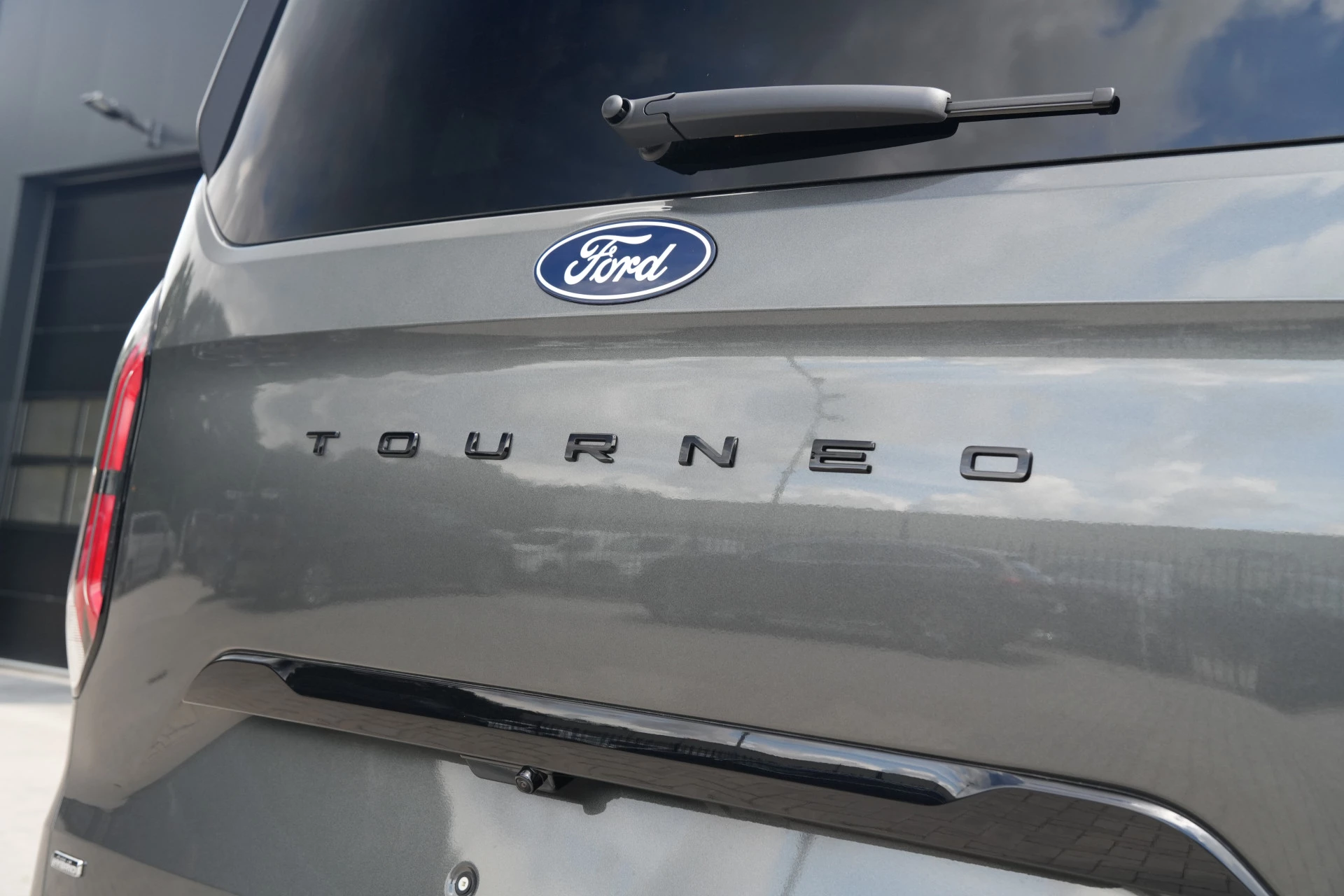 Ford Tourneo Custom 2026 - 340 2.5 PHEV L2H1 Titanium X 232pk | ACC | Pano | B&O | Elek. schuifdeuren | 360 camera | Elek-Trekhaak | Prijs excl. BTW | Rijklaar afbeelding 49