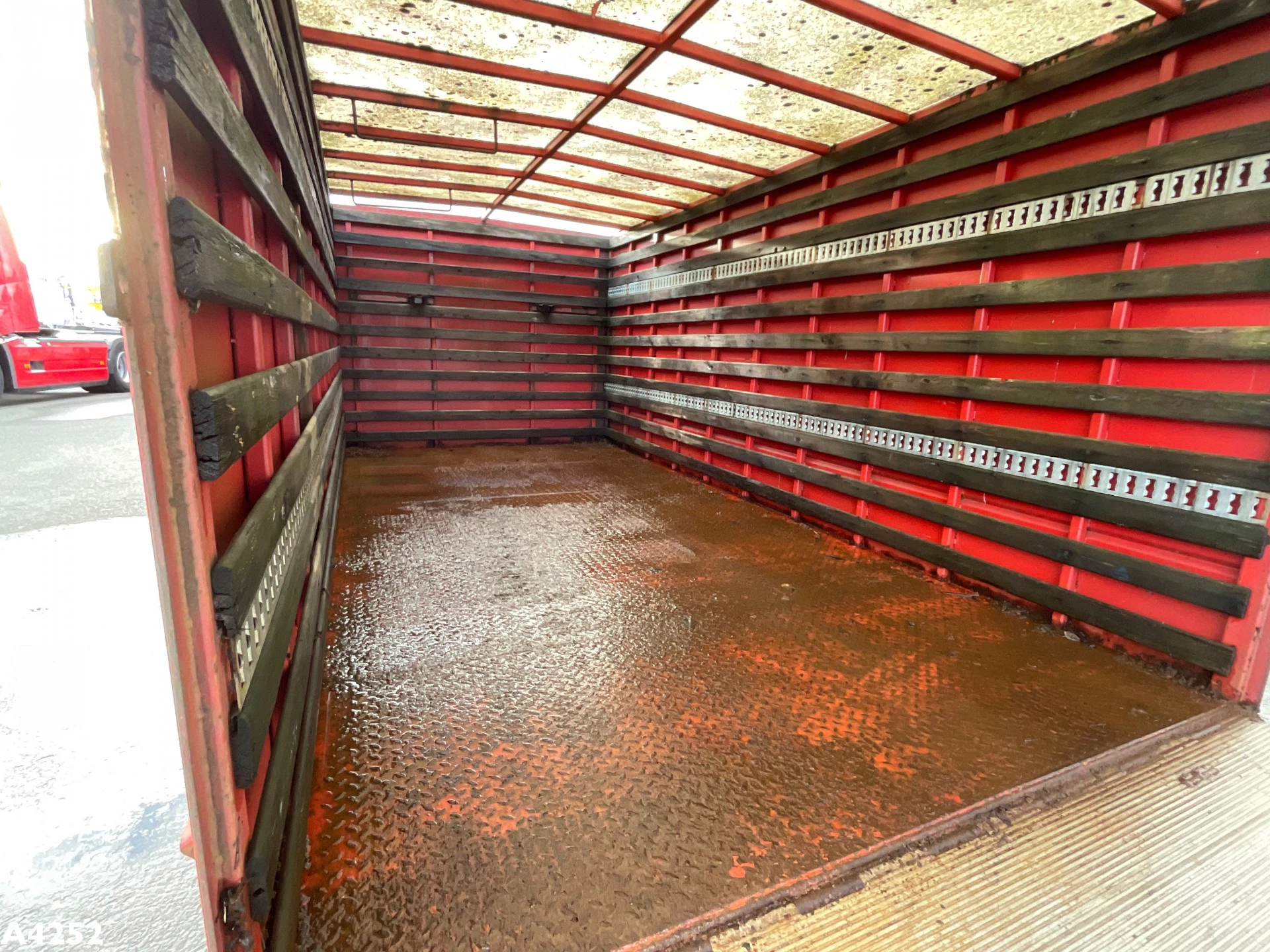 Leebur gesloten container met Laadklep afbeelding 6