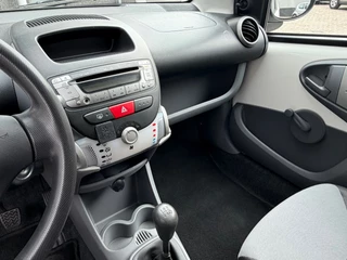 Peugeot 107 2010 - 1.0-12V XR bj.2010 Stuurbekr|Radio|Nette staat. obrazek 17