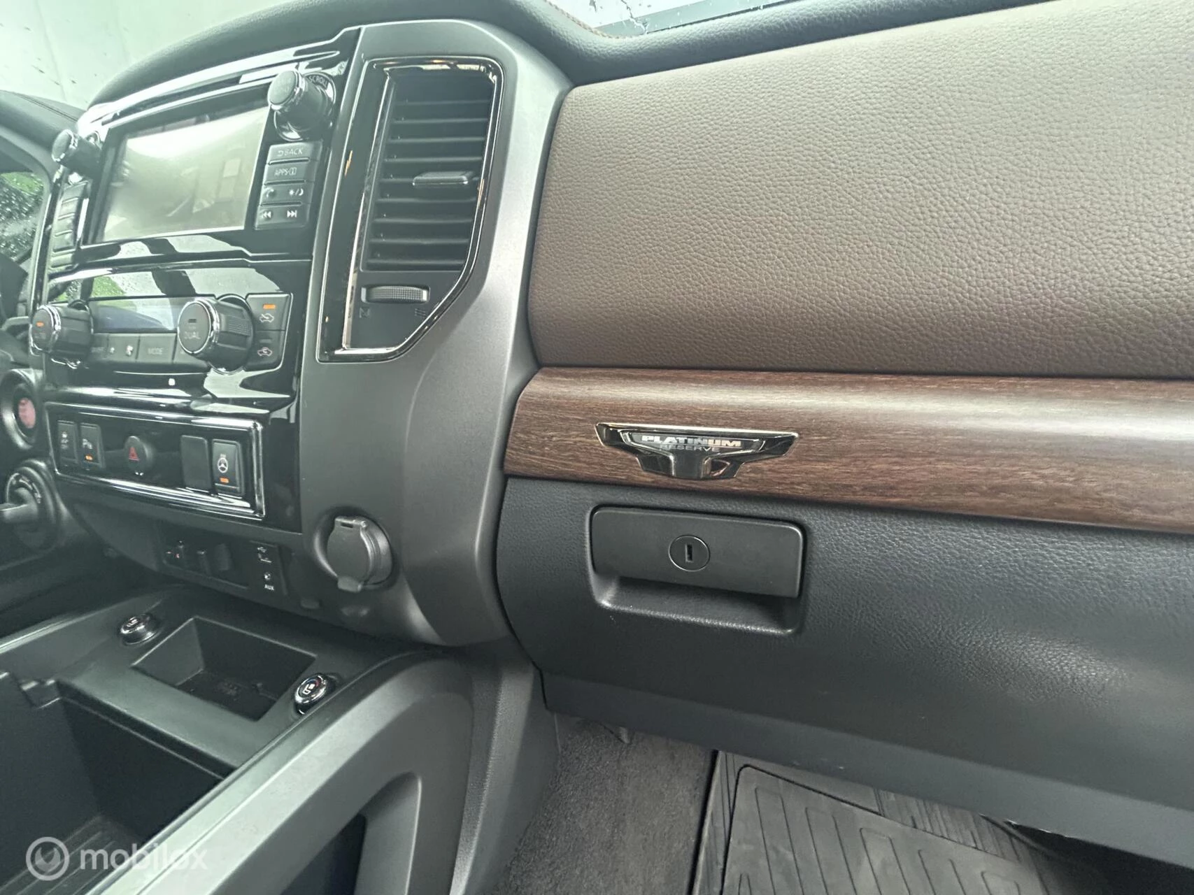 Nissan Titan 2016 - XD 5.0 V8 Cummins TD Platinum Reserve image 19