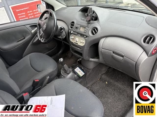 Toyota Yaris 2004 - 1.3 VVT-i Sol 100% onderhouden изображение 5