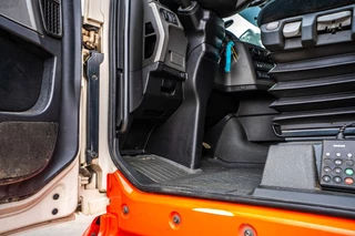MAN TGX 2015 - 33.560 XLX BLS+BIG AXLES+INTARDER imagem 9