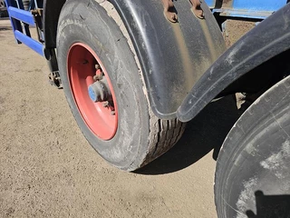 Renders 2 axle 20 ft container chassis  steel  springs bpw drum heavy duty 1996 - N/A image 28