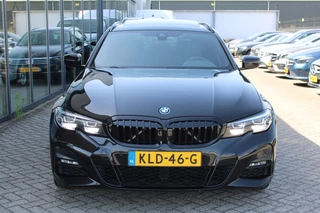 BMW 3 Series 2022 - Touring 330e High Executive M-SPORT PANORAMADAK MEMORY KEY-LESS CAMERA CARPLAY obrazek 13