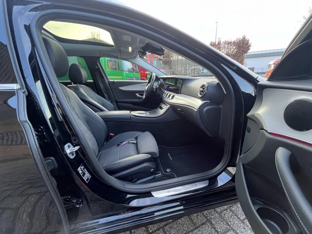 Mercedes-Benz E-Class 2022 - 300 DE 4MATIC obrázek 11