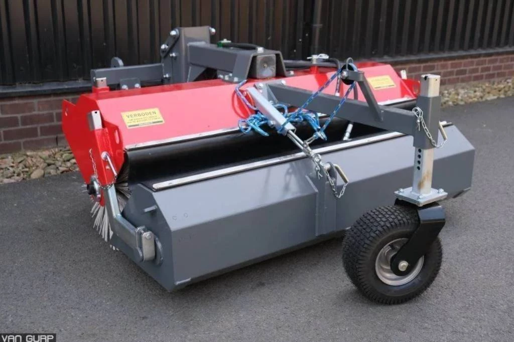 Eurotrac 2024 - Veegmachine met hydraulische opvangbak 180cm afbeelding 1