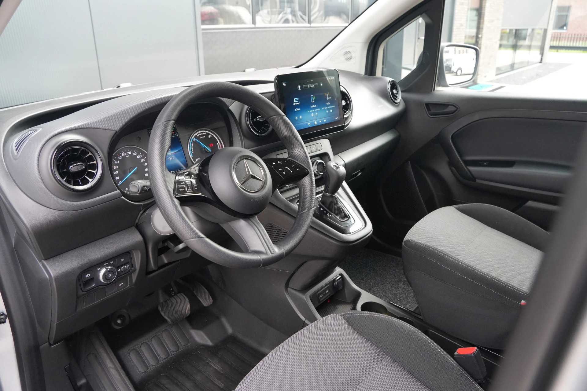 Mercedes-Benz eCitan 2026 - 112 Base L1 45 kWh 122pk - Cruise - Stoelverwarming - Camera - PDC - Auto Clima - Rijklaar изображение 14