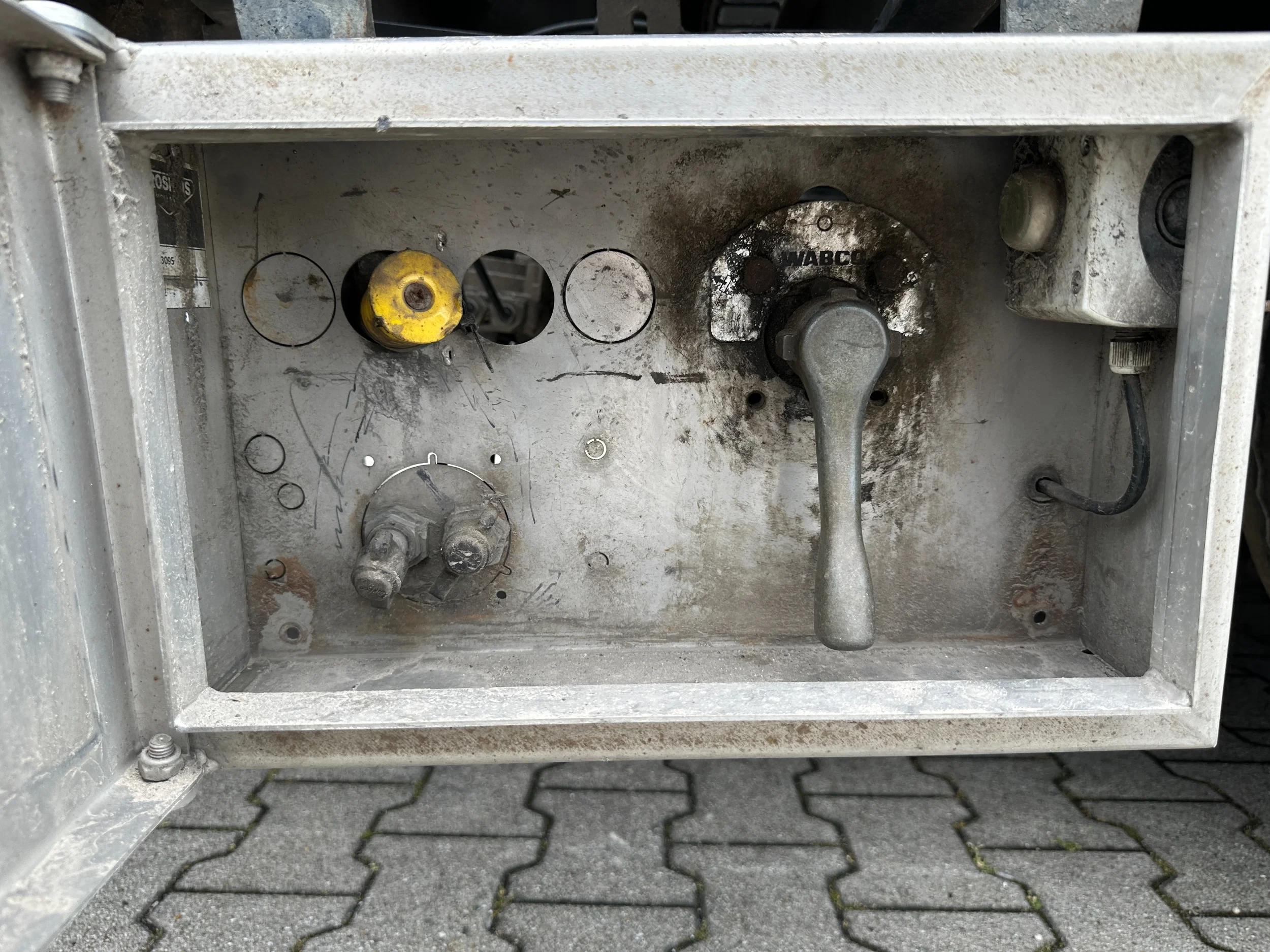 Broshuis 2017 - 3ABSD Lowloader 3-axle / GVW: 59.000kg / Neck: 23.000kg / hydraulic steering + ramps + loading table / 4.60m extendable / winch / liftaxle zdjęcie 33