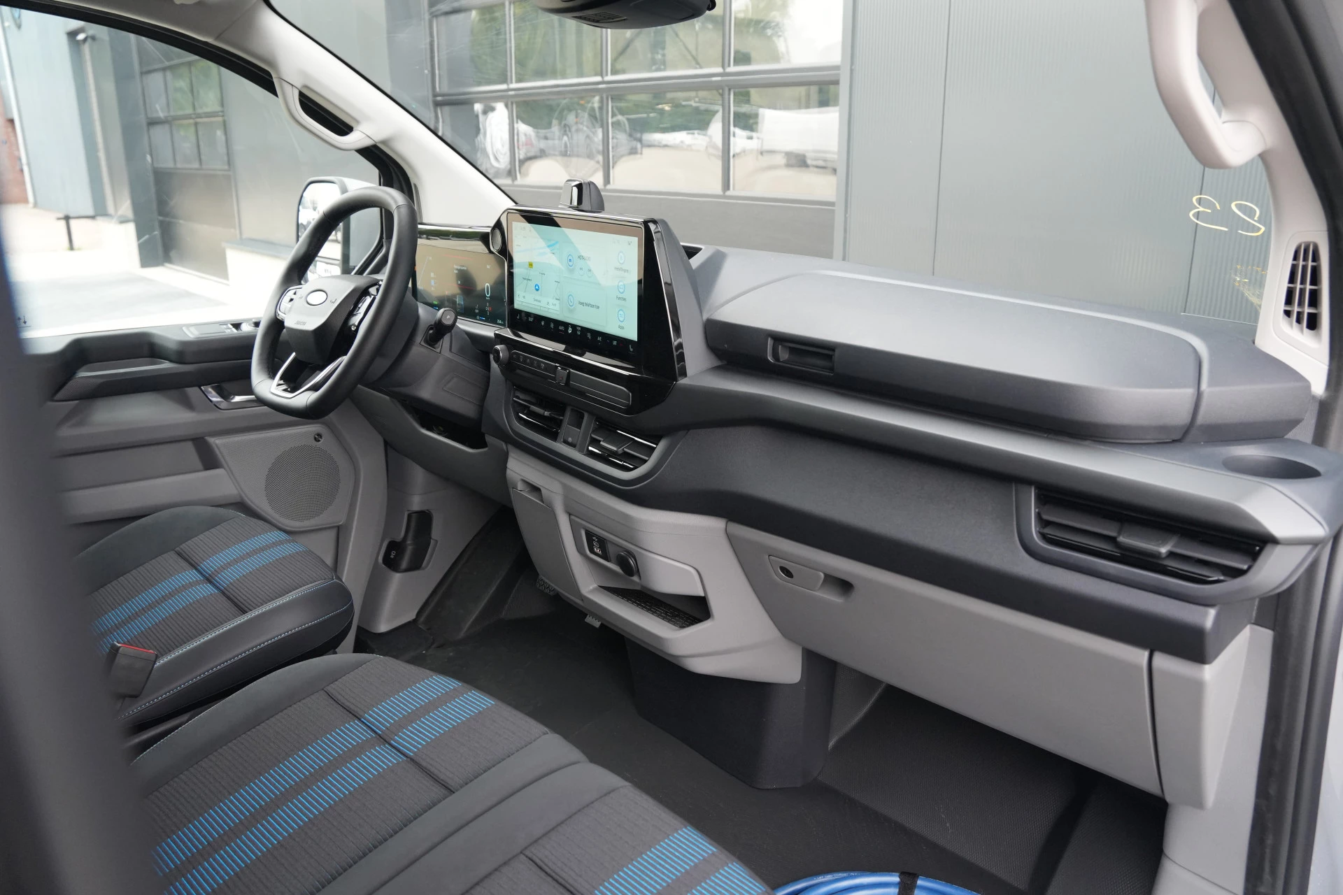 Ford E-Transit Custom 2026 - 340 L2H1 Sport 71 kWh 218pk - 2x Schuif - AGR Stoel - ACC - B&O - Navi - Stoel/Stuurverwarming - 360 Camera - Blindspot - Wegklapbare Trekhaak - Rijklaar Bild 44