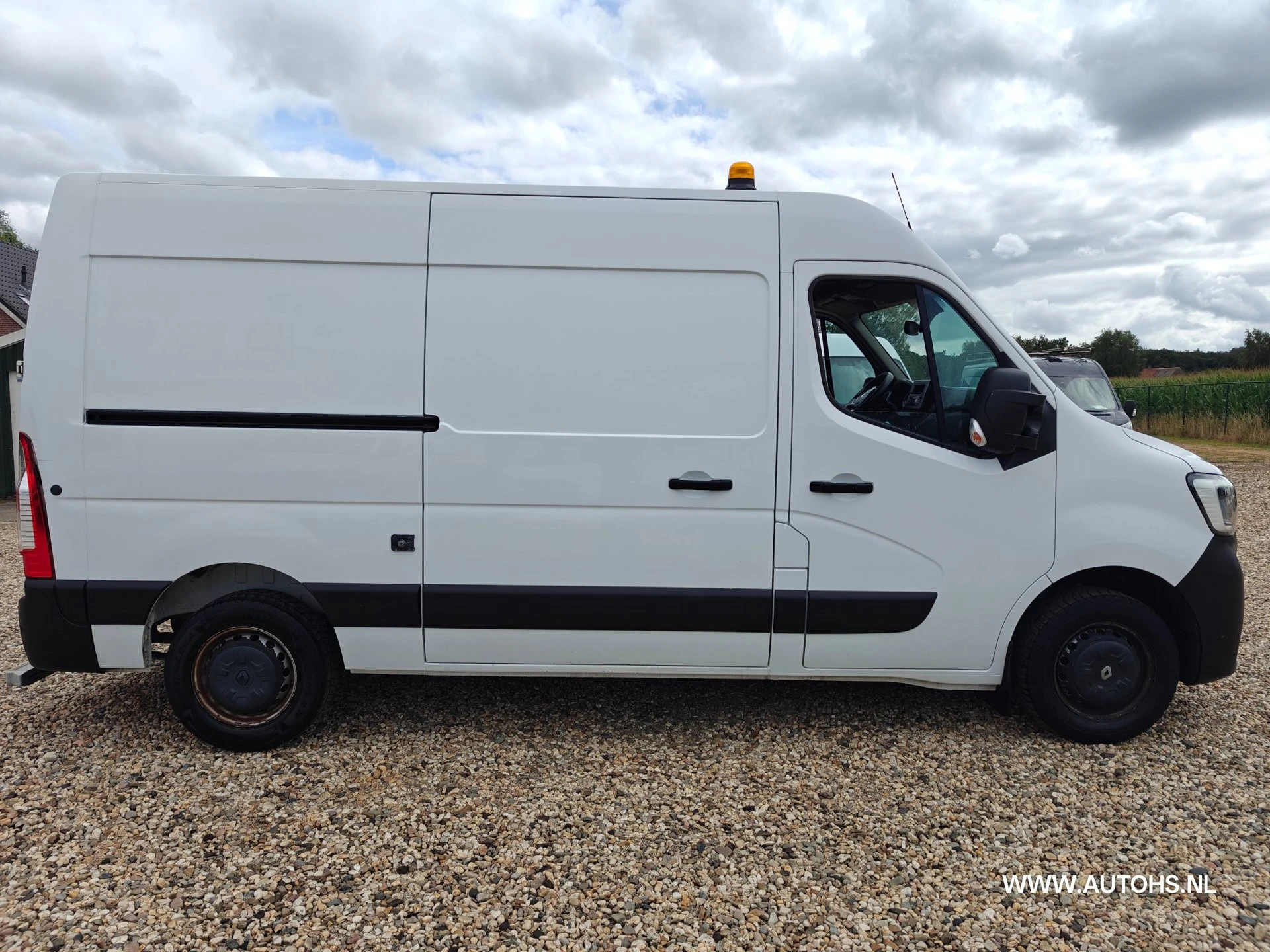 Renault Master 2020 - T35 2.3 dCi 135 L2H2 + werkplaats inrichting , Euro 6 , 1e Eig , 140 PK , Apk 4-2027 , Camera , leuke bus. image 6