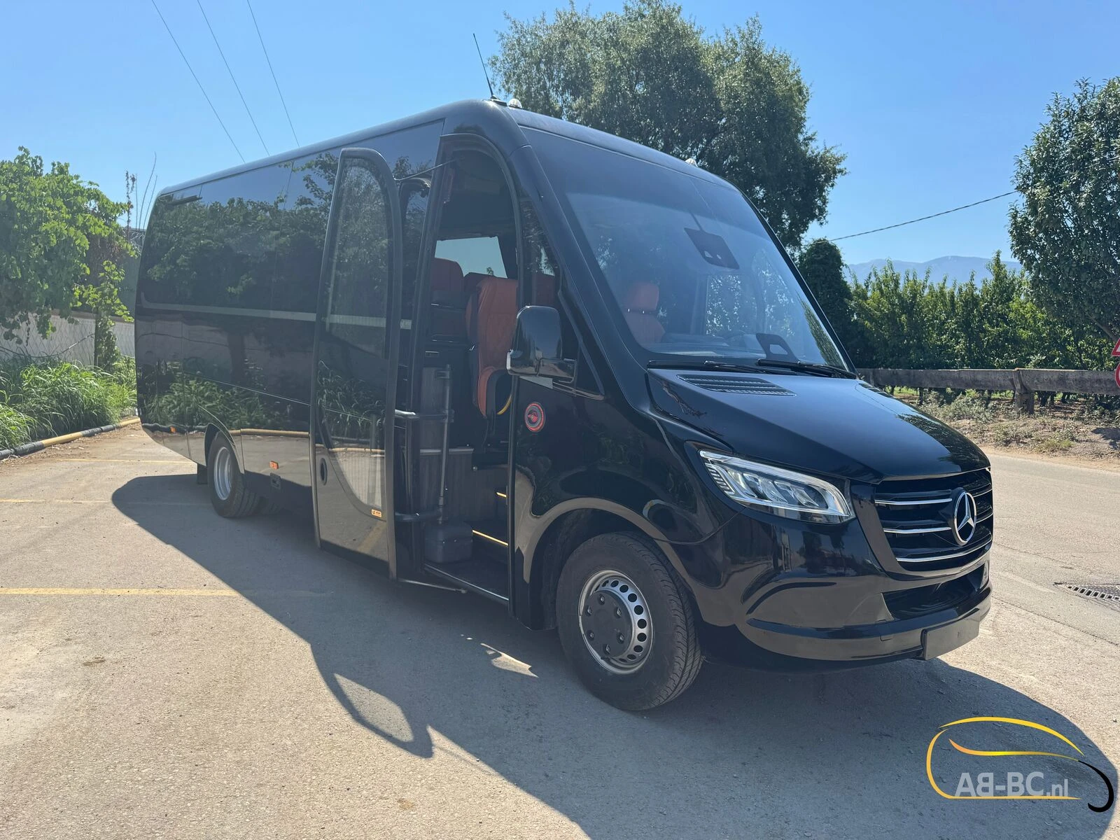 Mercedes-Benz Sprinter - NERO - 31 Seats EURO 6 afbeelding 1