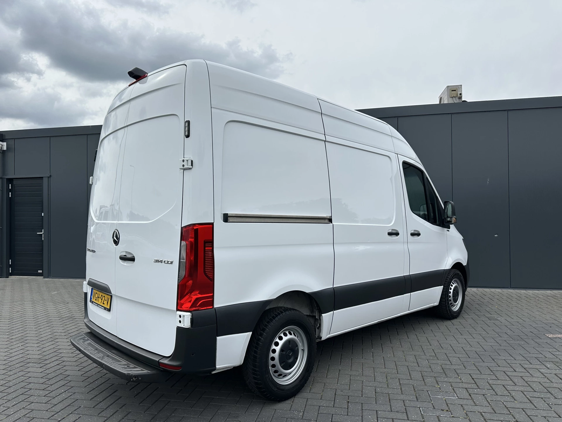 Mercedes-Benz Sprinter 2020 - 314 CDI 143 PK AUTOMAAT / L1H2 / 1e EIGENAAR / CAMERA / GEVEERDE STOEL / BLIND SPOT / CRUISE / AIRCO obrázek 3