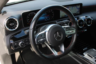 Mercedes-Benz A-Class 2020 - 180 AUT7 AMG LINE WIDESCREEN NAVI CAMERA CARPLAY NL AUTO изображение 17