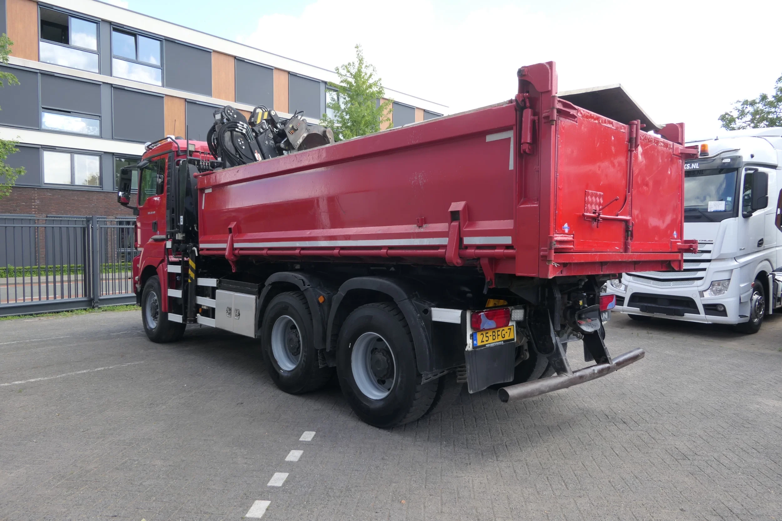 MAN TGS 2014 - 26.480 | 6X6 | 2 Side Tipper + Hydraulic dust cover | PALFINGER Q170Z84TI + Easy fold | 665130Km | 2014 | Full Steel | Drum brakes | Trailer coupling | TUV/MOT/APK 08-2026 | NL-Truck afbeelding 5