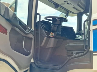 Scania P 2018 - P500 Highline 6x2 - Box with sidedoors - Loadlift - Retarder - Full air obrazek 9