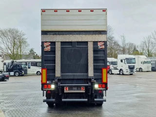 Volvo FH 2013 - 13.460 Globetrotter XL 6x2 - Box with side doors - Loadlift + Kelberg trailer 2012 with loadlift afbeelding 6