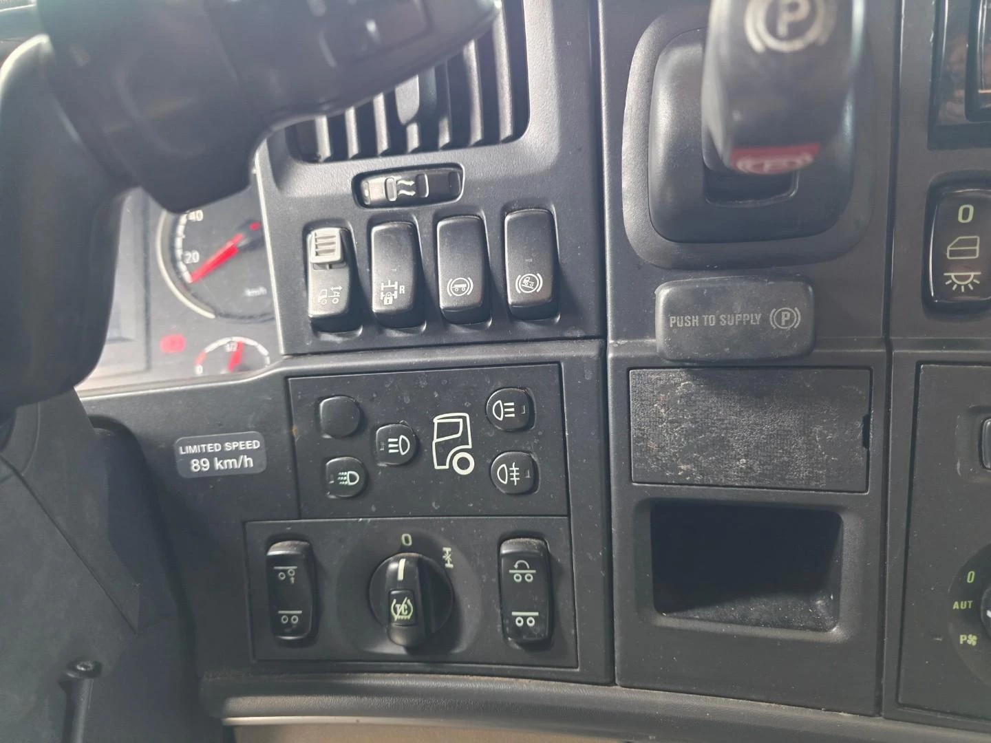 Scania R 2010 - R560 LA6X2 HNA imagem 21