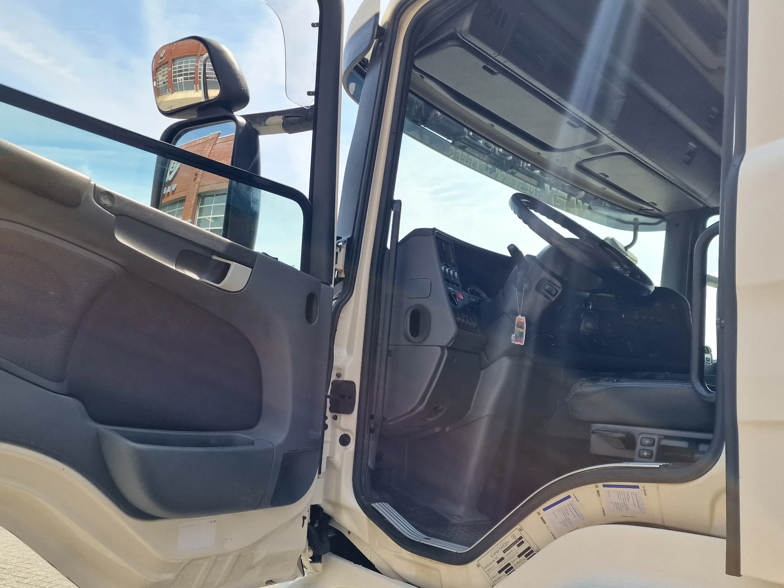 Scania P 2015 - P280 4x2 - Box with sidedoors - Zepro loadlift - Full air - Sleeper cab obrázek 12