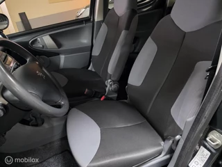 Peugeot 107 2011 - 1.0-12V Accent obrazek 8
