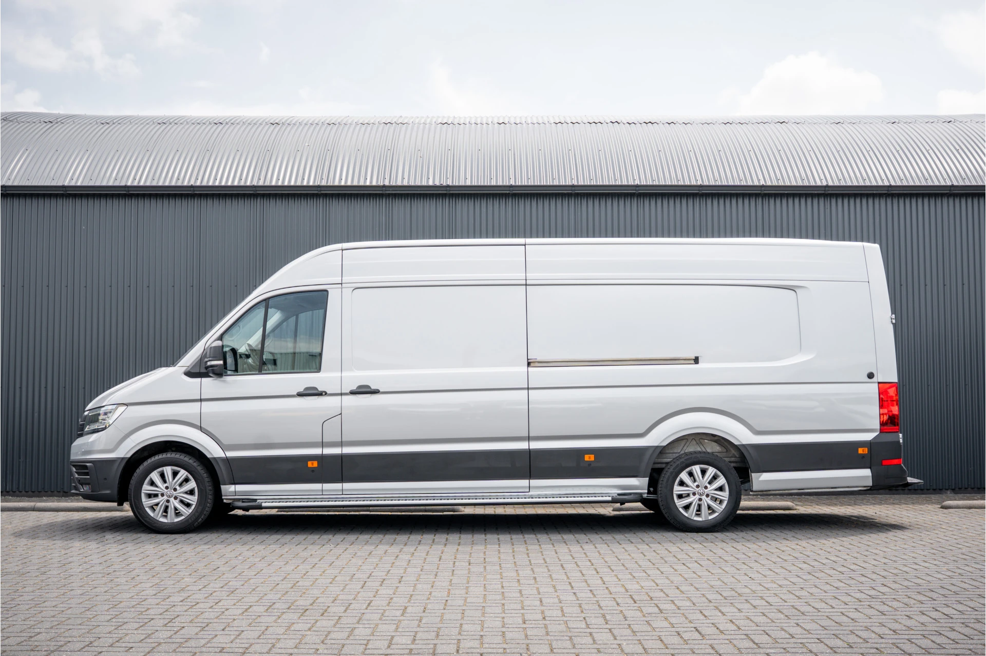 Volkswagen Crafter 2023 - 2.0 TDI XL L5H3 | 177 PK | Rijplaten | Automaat | LED | Camera | Carplay | Schuifdeur L+R | PDC | Trekhaak afbeelding 5
