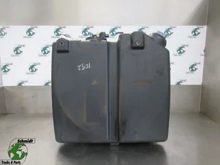 Mercedes-Benz - A 960 470 39 15 // A 017 542 08 17 AD BLUE TANK BENZ 1845 MP5 en venta