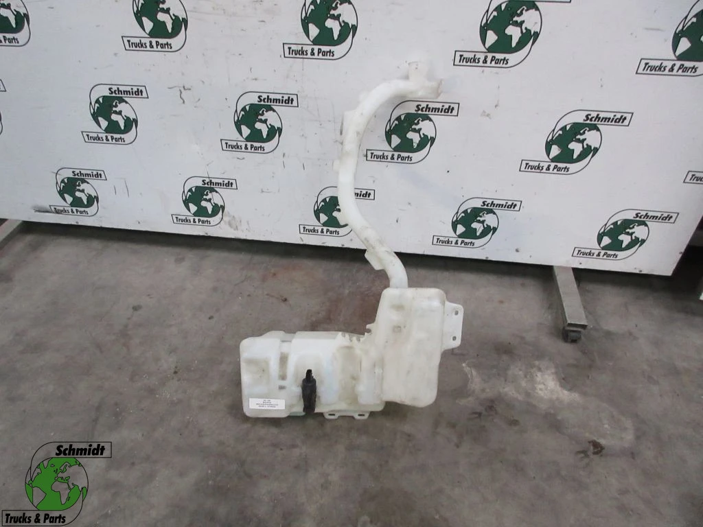 Renault - 82303046 WATERSPROEIERTANK T SERIE EURO 6 afbeelding 1