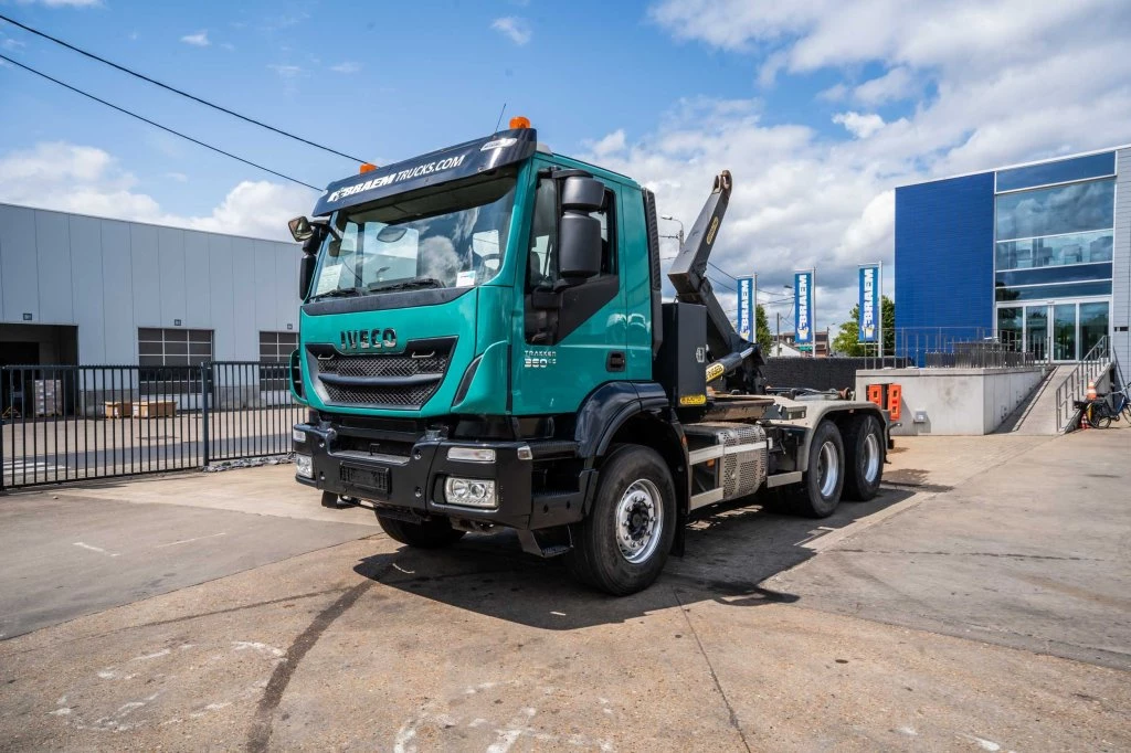 Iveco Trakker 2015 - 360-6x4-PALFINGER afbeelding 1