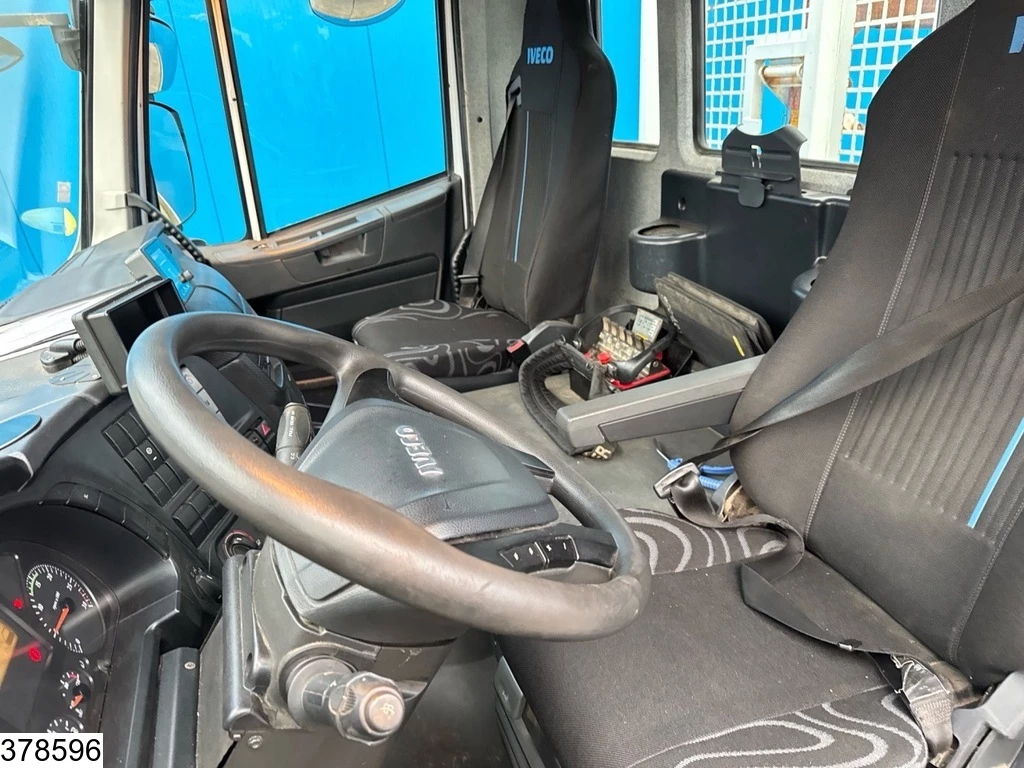 Iveco Trakker 2018 - 360 6X4, EURO 6, Palfinger, Remote, Steel suspension zdjęcie 9