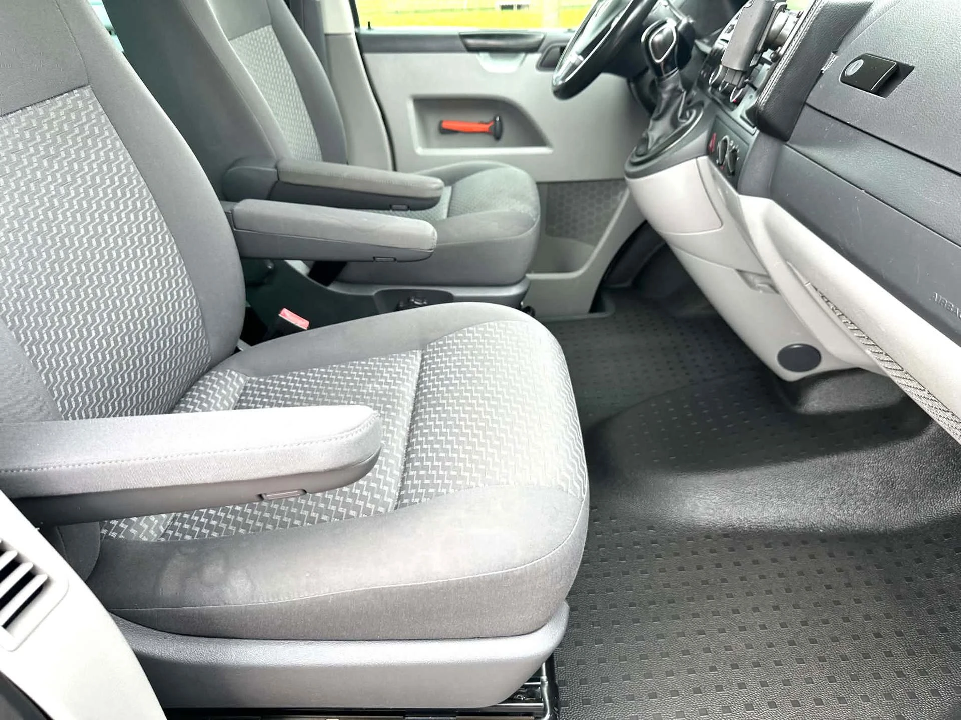 Volkswagen Transporter 2014 - Kombi 2.0 TDI L2H2 AUTOMAAT MARGE 9 PERSOONS afbeelding 30