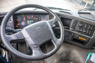 Volvo N/A 2010 - FM 330-6x2-E5+10 pneus/tires+intarder image 10