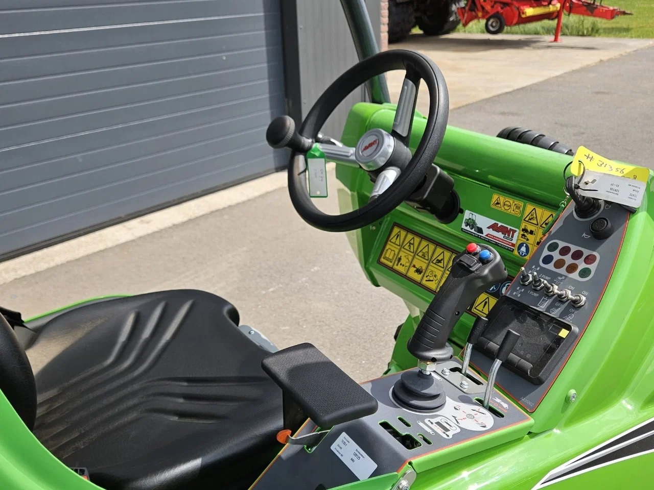 Avant 2025 - 645i Rental mini-shovel afbeelding 26