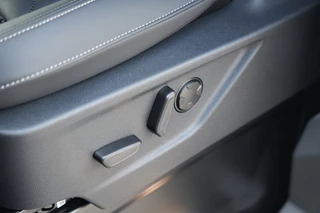 Ford Tourneo Custom 2026 - 340 2.5 PHEV L2H1 Titanium X 232pk | ACC | Pano | B&O | Elek. schuifdeuren | 360 camera | Elek-Trekhaak | Prijs excl. BTW | Rijklaar image 19