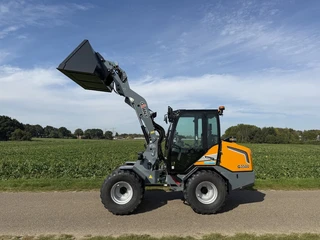Giant G3500 shovel 2026 77 uur DEMO €899 LEASE 2026 afbeelding 3 miniatuur