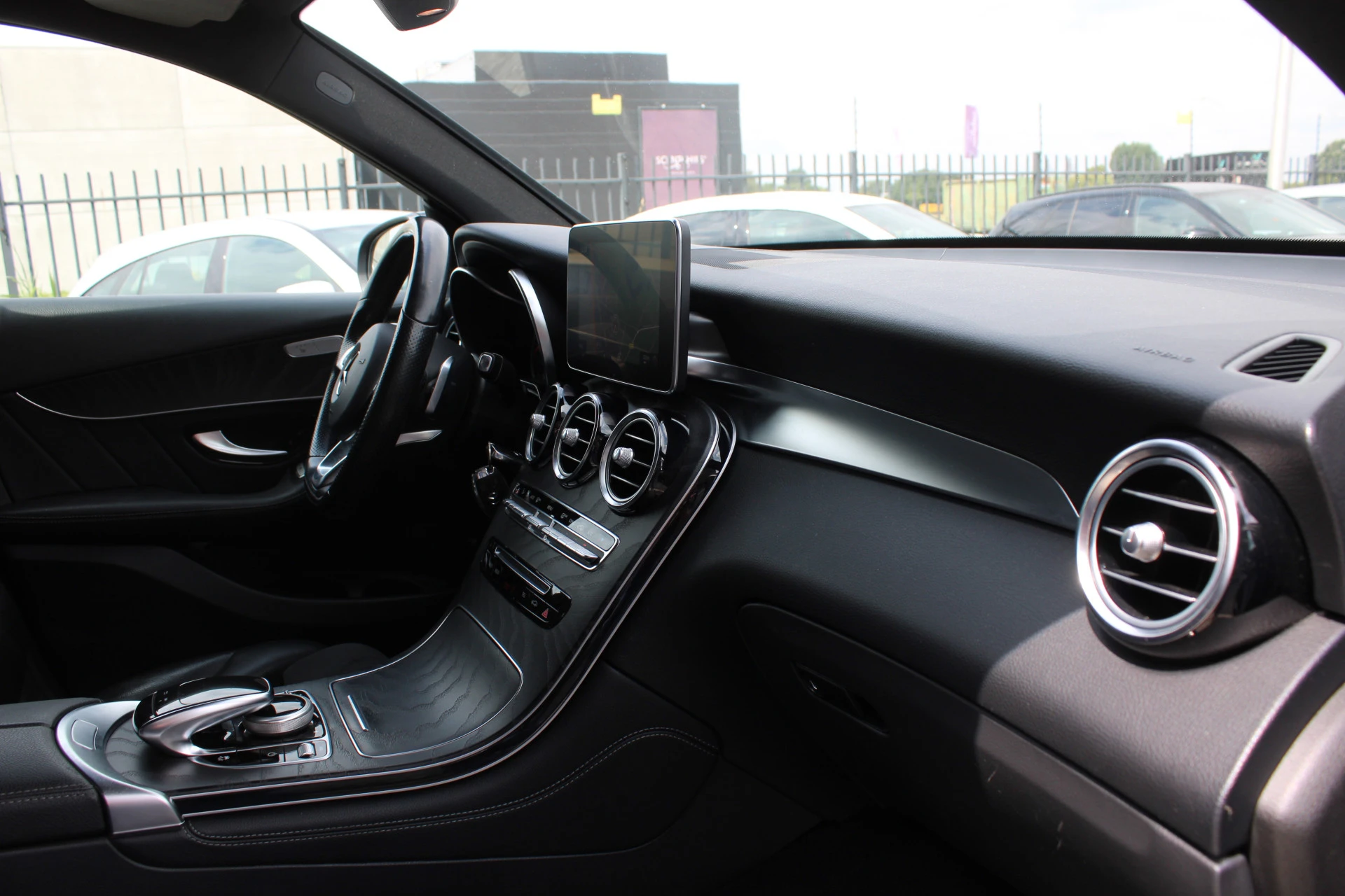 Mercedes-Benz GLC 2019 - 250 4MATIC AMG LINE NIGHT PAKKET COMAND CARPLAY <<NL AUTO>> afbeelding 19