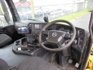 Mercedes-Benz Antos 1824 2015 - 4X2 image 15