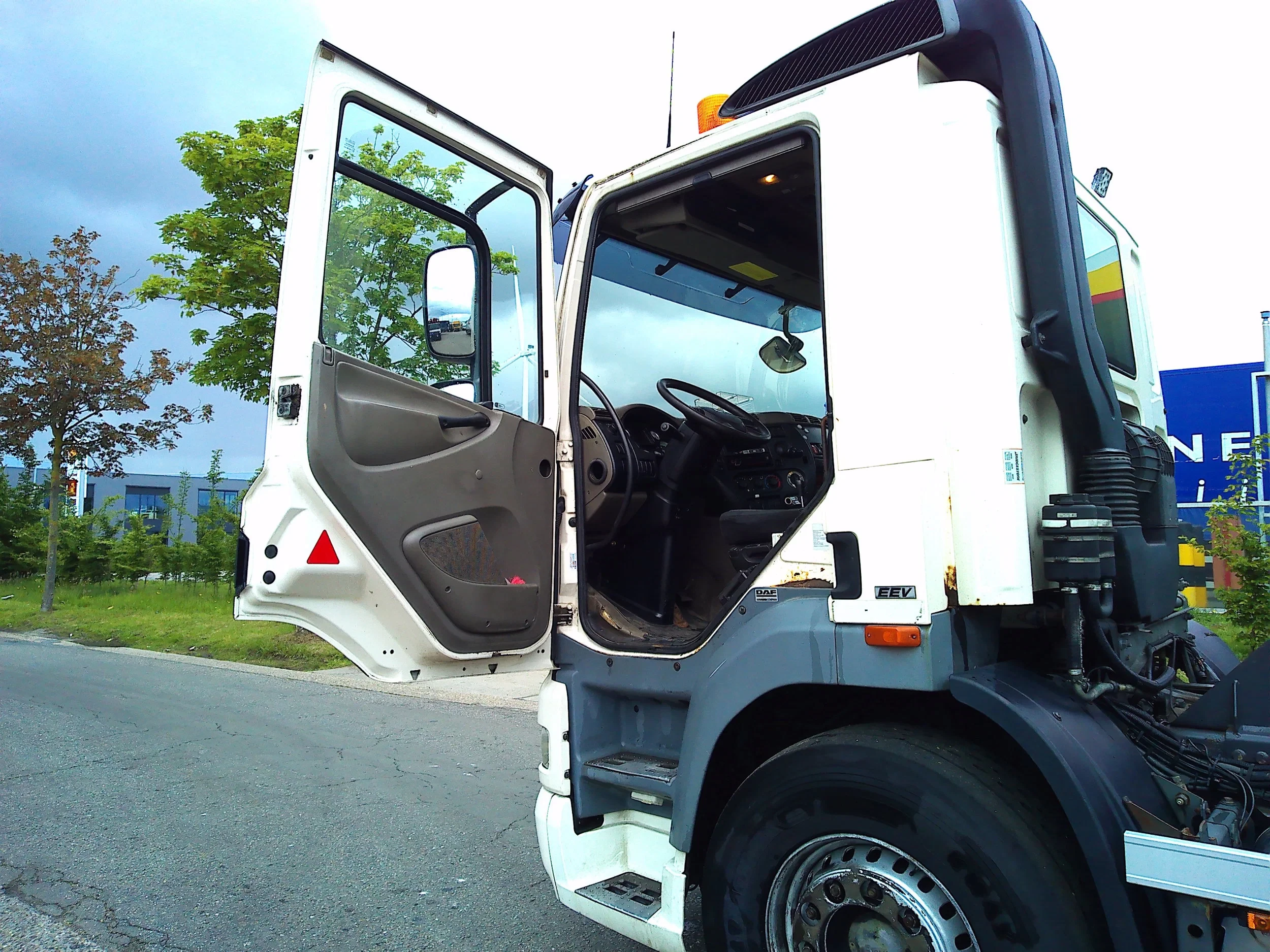 DAF 85 2012 - CF 410 8X2 NL TRUCK image 10