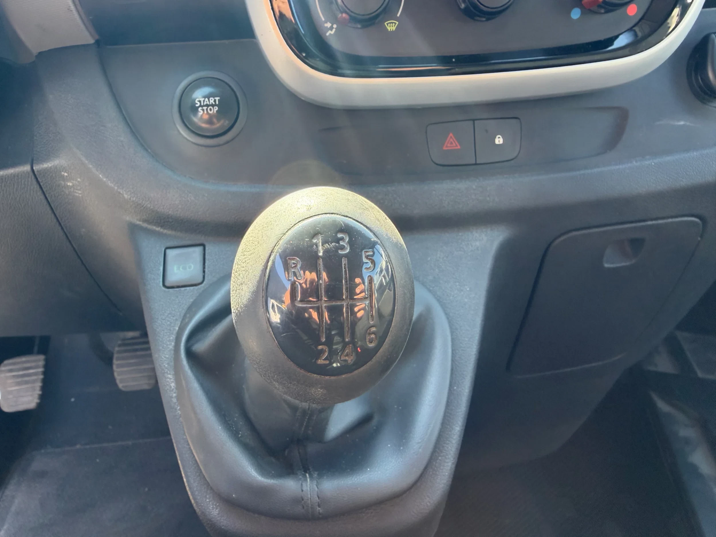 Renault Trafic 2016 - 1.6DCI L1H1 Airco Navi Cruisecontrol EURO 6 MOTOR SCHADE afbeelding 12