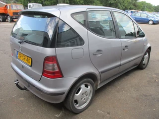 Mercedes-Benz A-Class 1999 - A160 Elegance , Manual obrazek 3