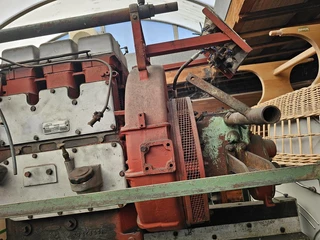 LISTER 15 HP OLD SHIPS DIESEL ENGINE WITH REVERSING CLUTCH 1945 - N/A image 3