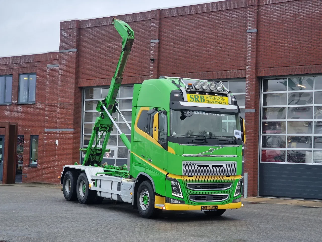 Volvo FH 2015 - 16.750 Globetrotter XL 6x2 - 20T Multilift Hooklift - Retarder - HUB reduction - Full air imagem 1