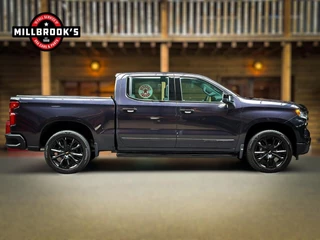 Chevrolet Silverado 2024 - USA High Country Black Edition 6.2 V8 420 PK, obrazek 7