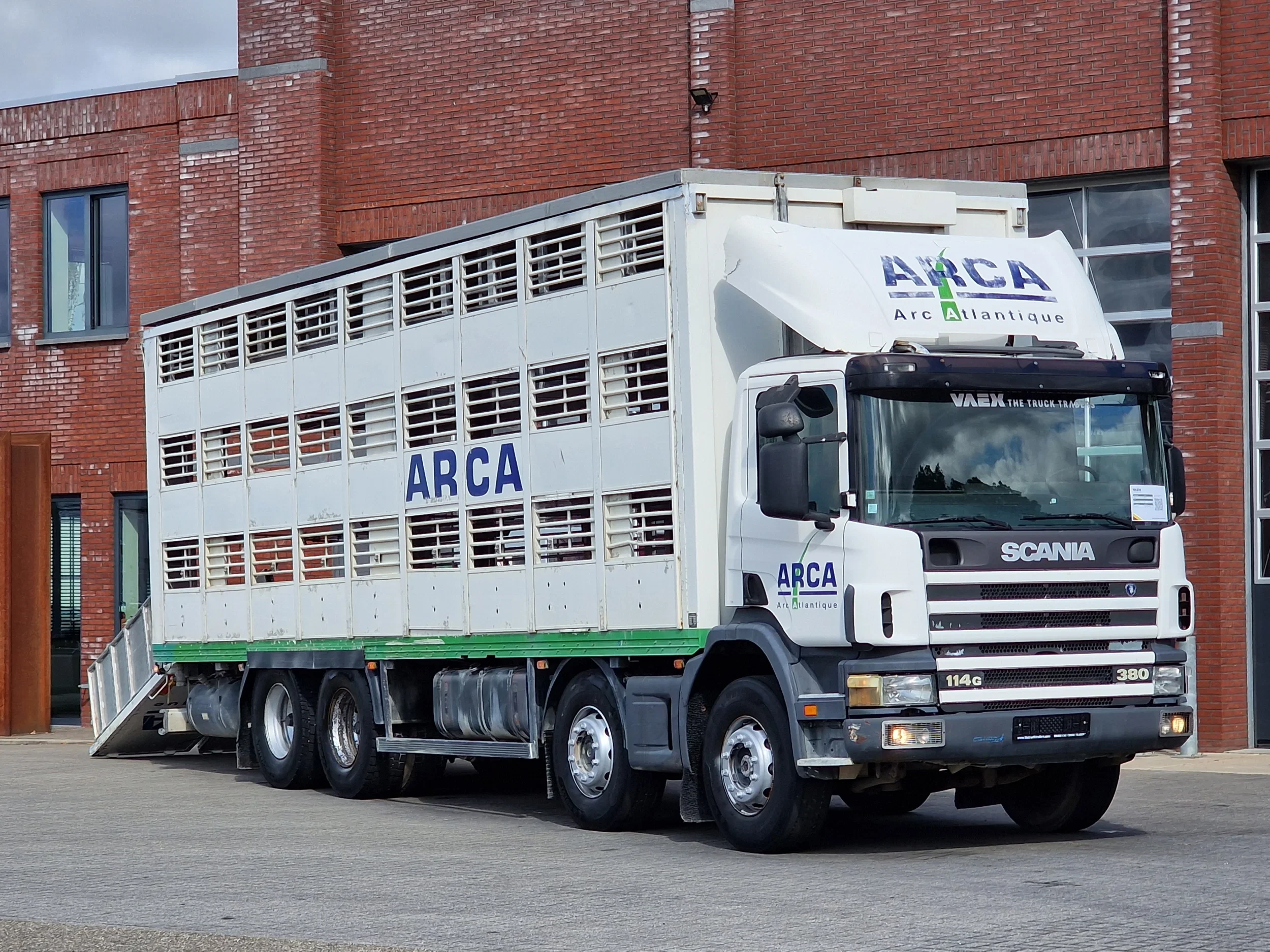 Scania G 2002 - 114G - 8X4 - 3 deck - double ramp - steel / air afbeelding 1