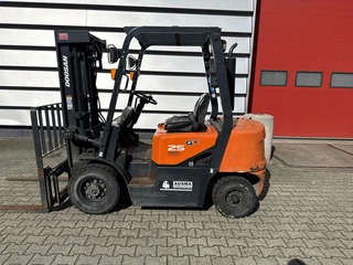Doosan 2016 - D25G PLUS imagen 3 miniatura