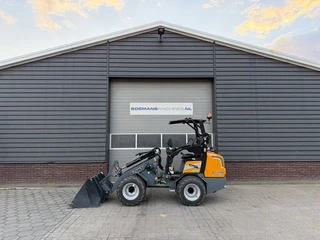 Giant G2300 X-TRA HD minishovel 2026 56 uur €575 LEASE 2026 afbeelding 3 miniatuur