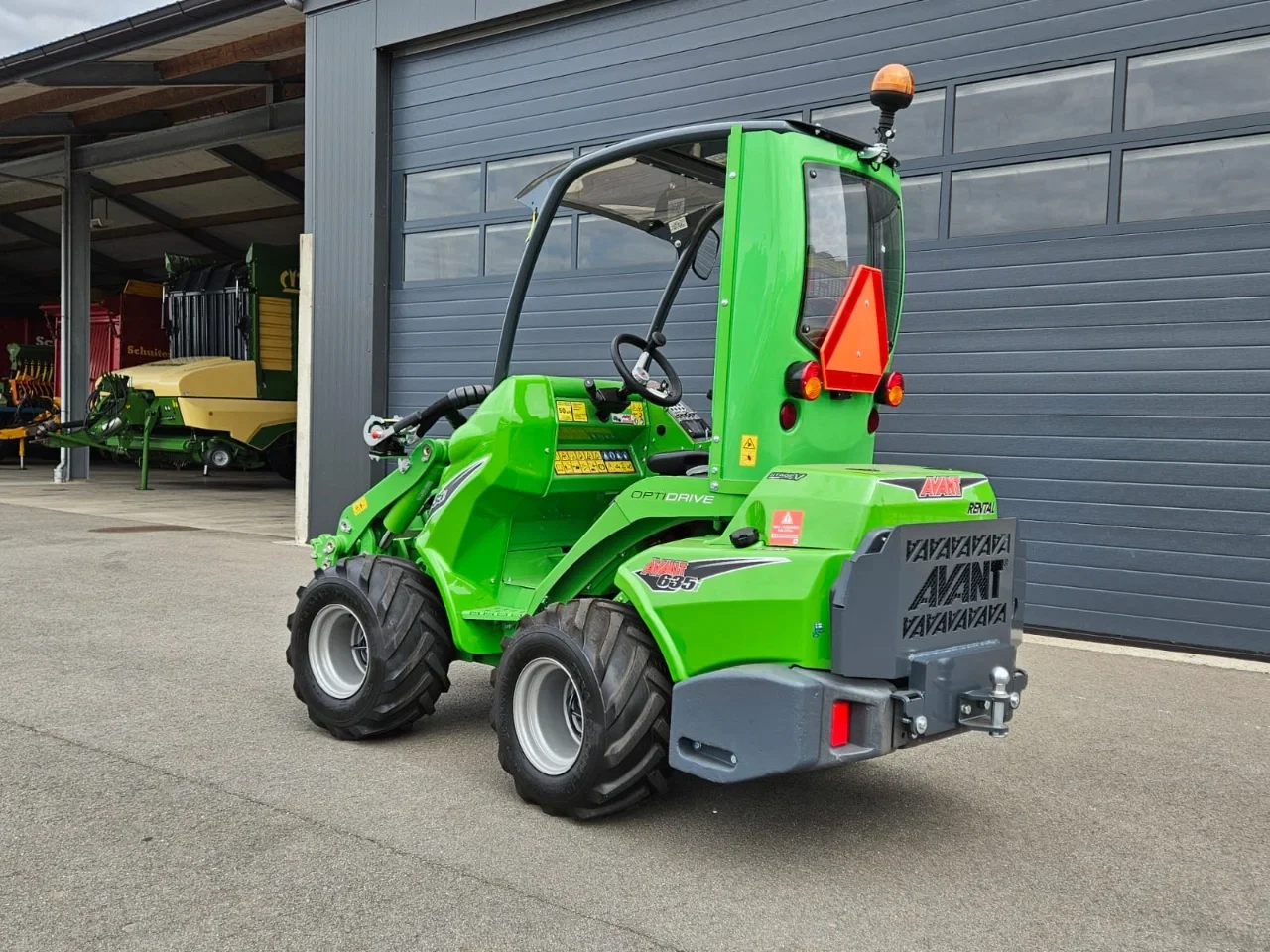 Avant 2024 - 635i Rental mini-shovel afbeelding 5