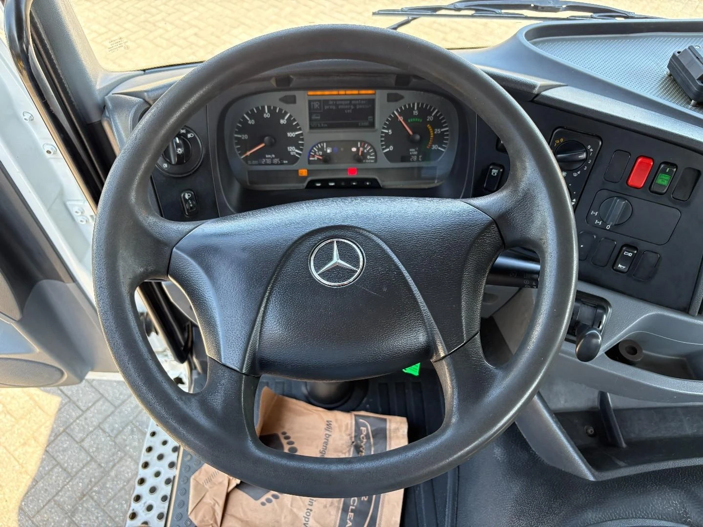Mercedes-Benz Axor 2008 zdjęcie 26