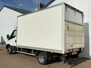 Iveco Daily 2022 - 35C16 3.0 160PK Bakwagen Laadklep Zijdeur Camera Climate Control Bluetooth Luchtgeveerde stoel Meubelbak Koffer image 2 thumbnail